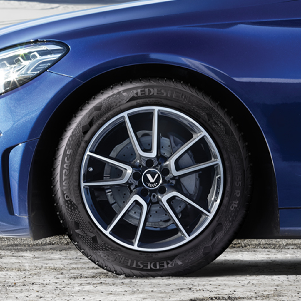 Ausgezeichnetes Fahr- und Bremsverhalten bei Nässe