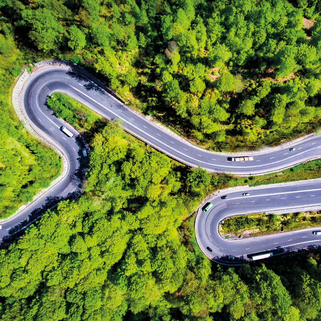 Gutes Bremsverhalten und Handling auf nasser Straße